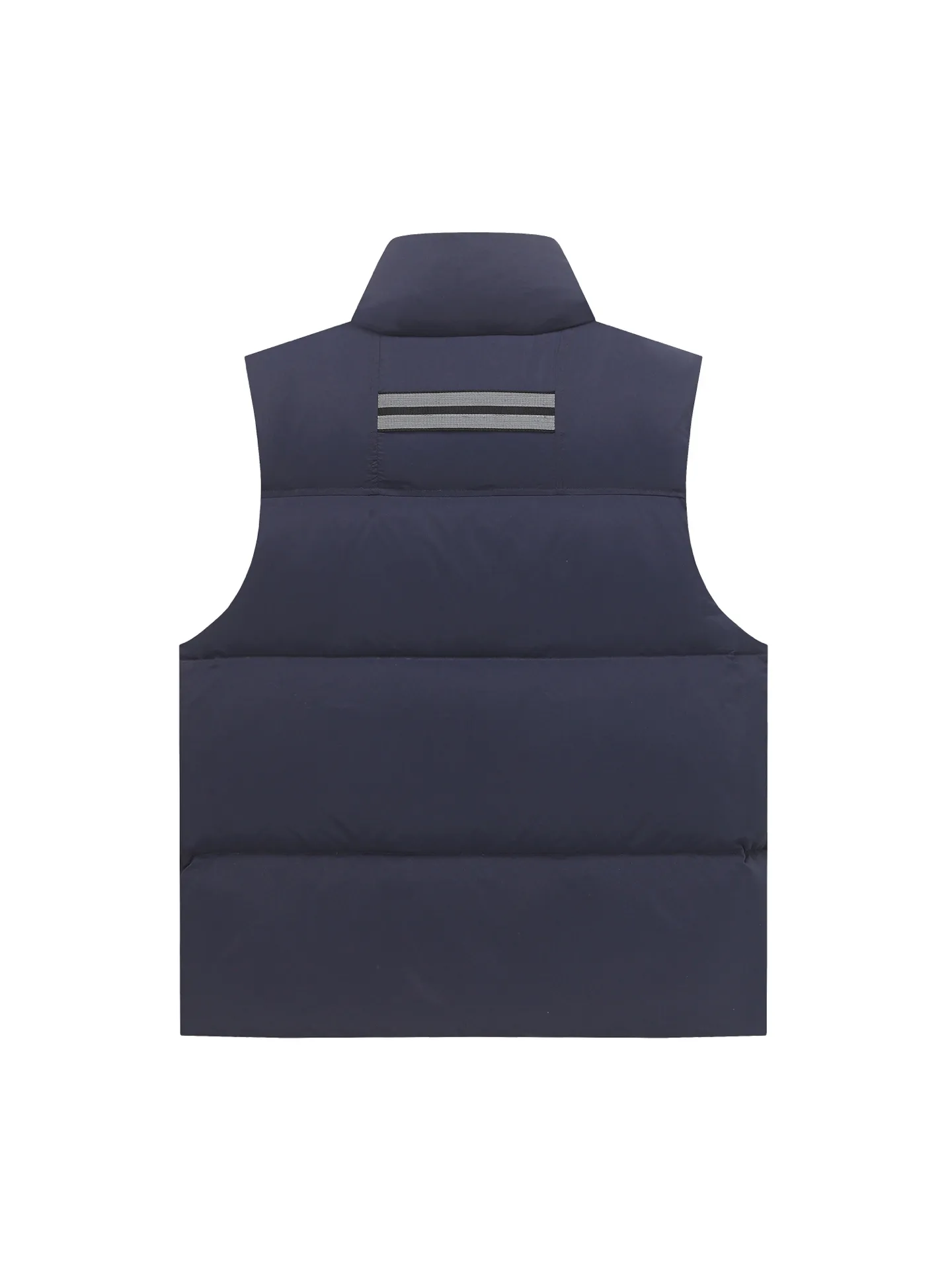 P560 Canada gooes Lawrence down vest (high version) The Lawrence down vest features a durable shell and quilted body, making it a must-have item for all seasons. The fabric has a durable soft touch. Longer hem at back for added protection. Reflective double-stripe grip tape at back. The Lawrence features an engineered down-filled collar to block strong winds, a two-way front zip and a longer rear hem.  Color: black with red label, black with black label, desert color, ocean blue Size: XS-2XL